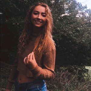 Size Small Tan cropped sweater// pacsun